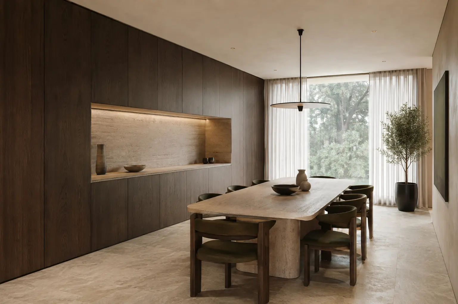 Comedor con muro de madera oscura, nicho iluminado y mesa de piedra clara